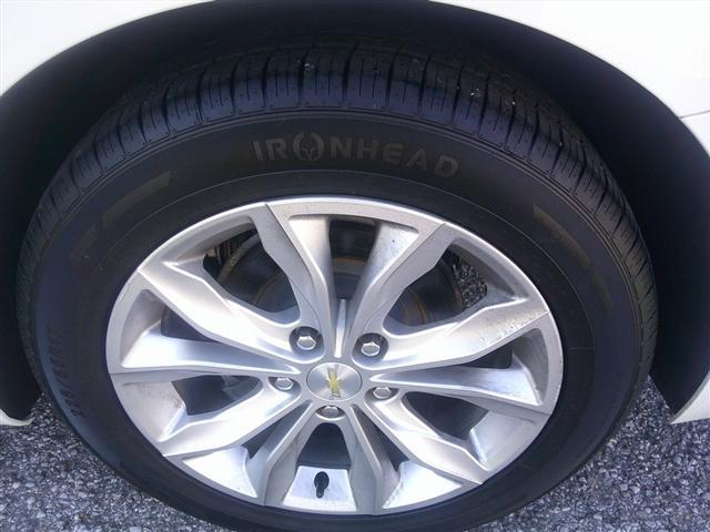 Photo of 2019 WHITE Chevrolet Malibu