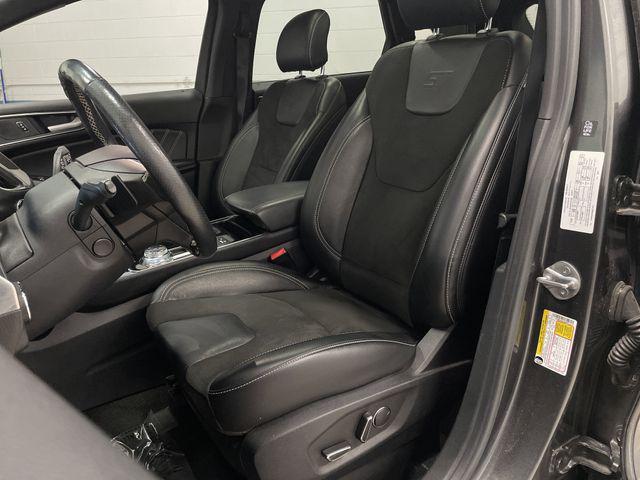 Photo of 2019 Gray Ford Edge