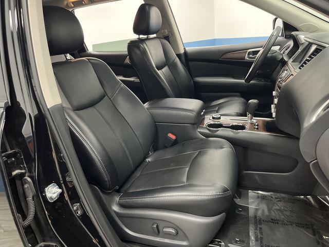 Photo of 2020 Magnetic Black Pearl Nissan Pathfinder