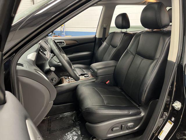Photo of 2020 Magnetic Black Pearl Nissan Pathfinder