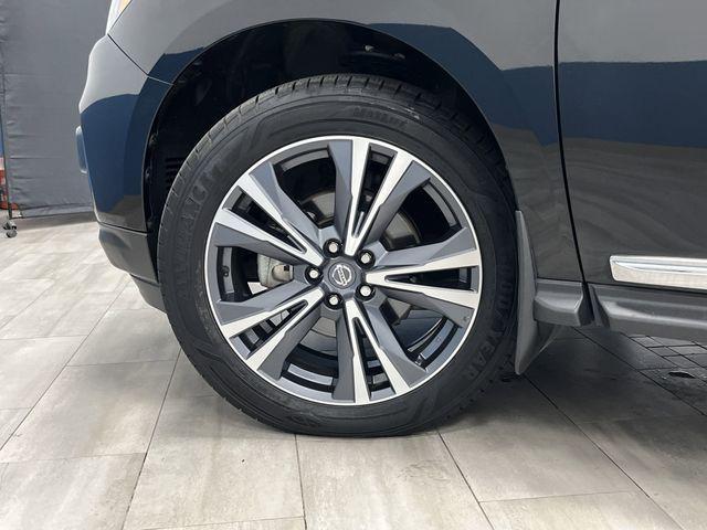 Photo of 2020 Magnetic Black Pearl Nissan Pathfinder