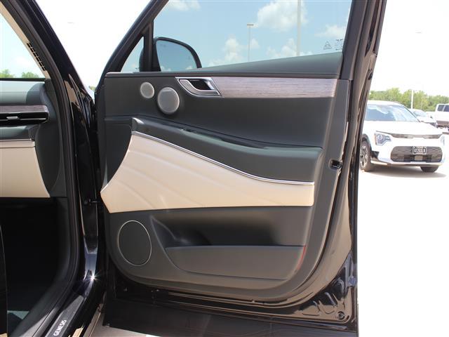 Photo of 2025 Vik Black Genesis GV80