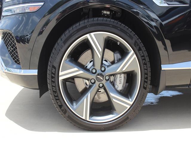 Photo of 2025 Vik Black Genesis GV80