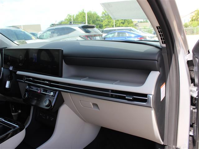 Photo of 2025 Shimmering Silver Hyundai TUCSON Hybrid