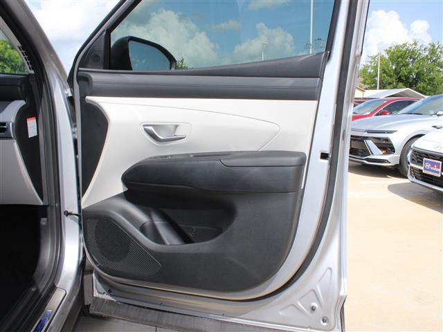 Photo of 2025 Shimmering Silver Hyundai TUCSON Hybrid