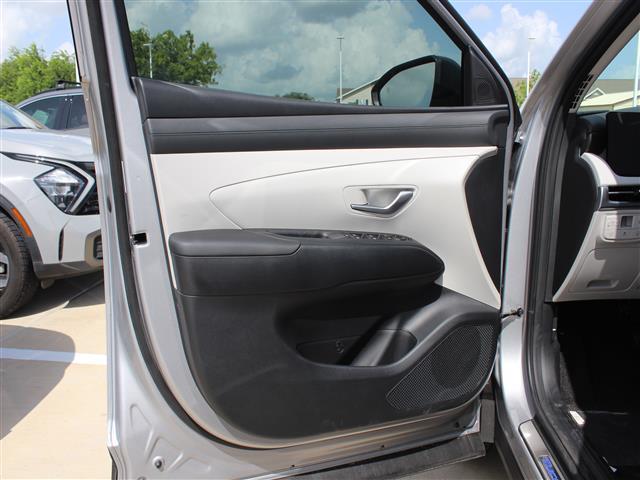Photo of 2025 Shimmering Silver Hyundai TUCSON Hybrid