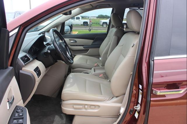 Photo of 2016 Deep Scarlet Pearl Honda Odyssey