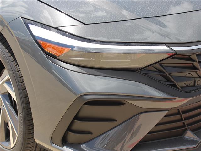 Photo of 2025 Ecotronic Gray Hyundai ELANTRA