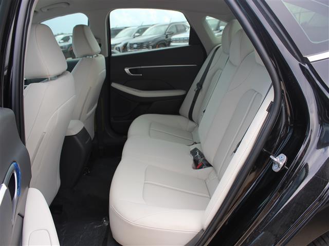 Photo of 2025 Abyss Black Hyundai SONATA