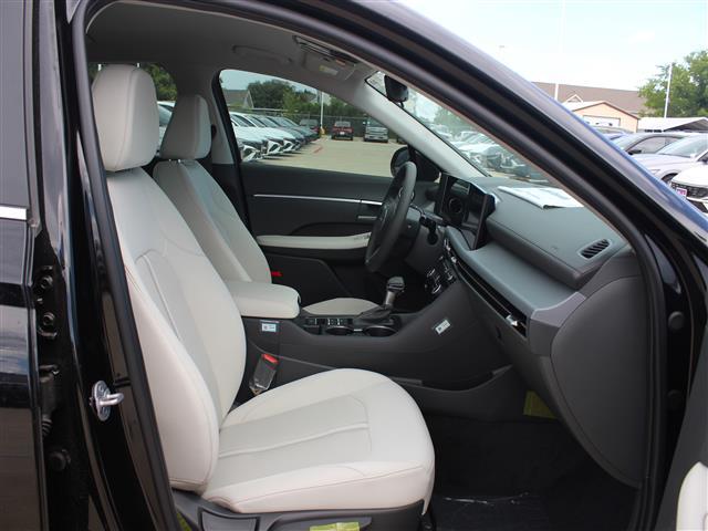 Photo of 2025 Abyss Black Hyundai SONATA
