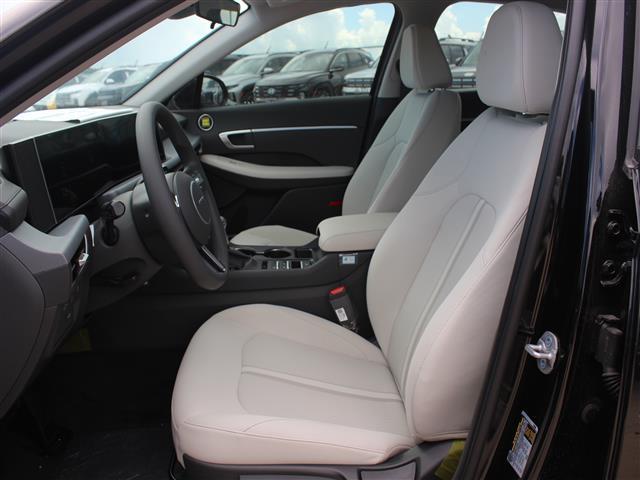 Photo of 2025 Abyss Black Hyundai SONATA