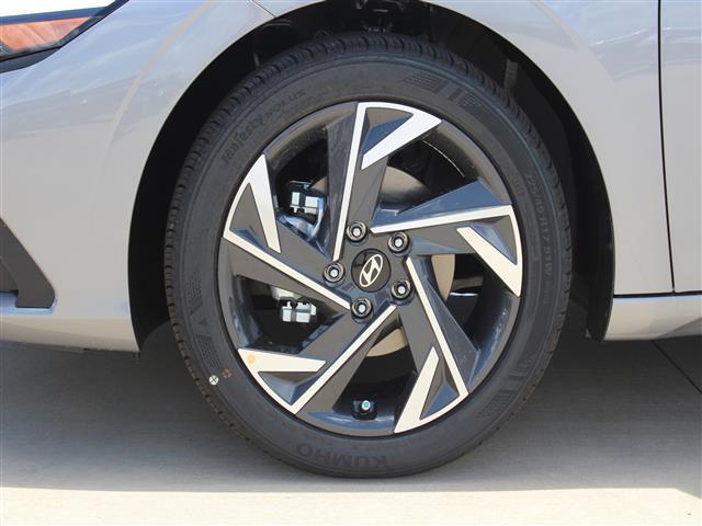 Photo of 2025 Fluid Metal Hyundai ELANTRA