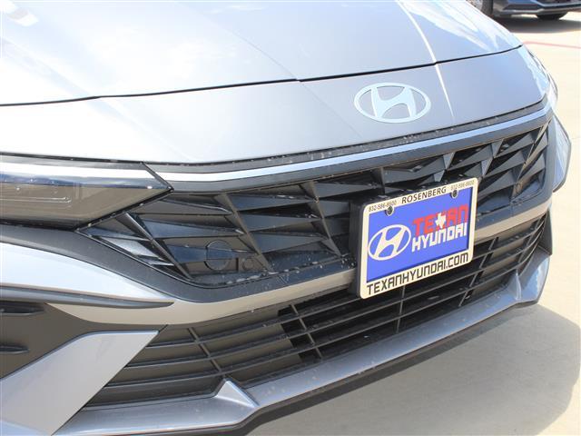 Photo of 2025 Fluid Metal Hyundai ELANTRA