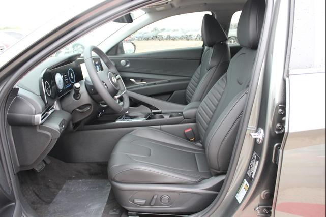 Photo of 2025 Amazon Gray Hyundai ELANTRA