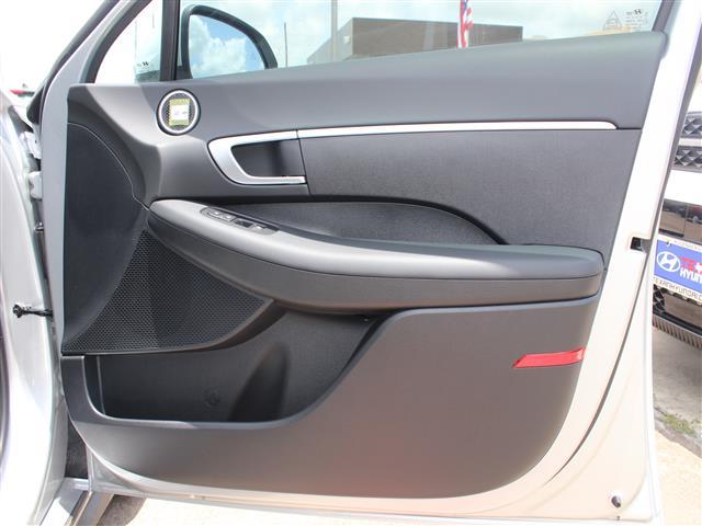 Photo of 2025 Aero Silver Hyundai SONATA