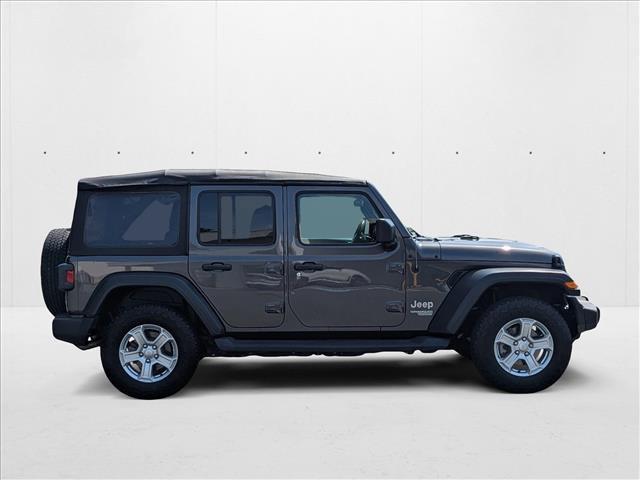 Photo of 2018 Granite Crystal Metallic Clearcoat Jeep Wrangler Unlimited