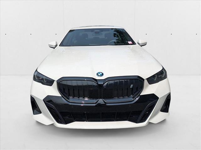 Photo of 2025 Alpine White BMW i5