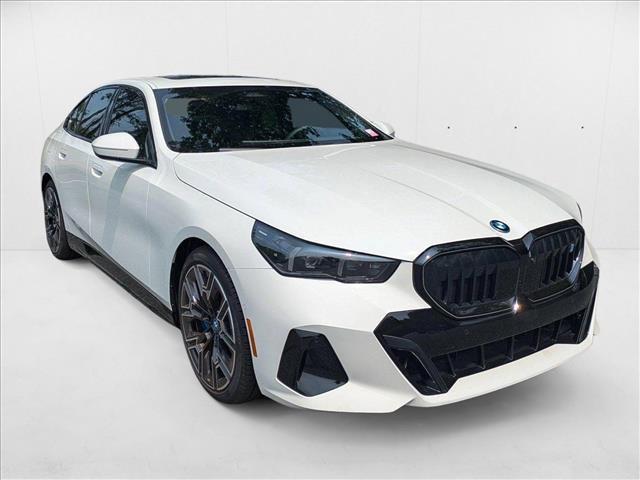 Photo of 2025 Alpine White BMW i5