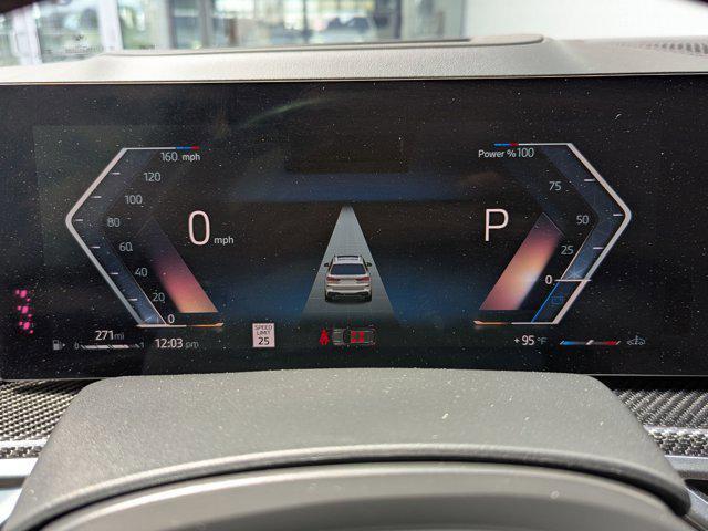 Photo of 2023 Mineral White Metallic BMW X7