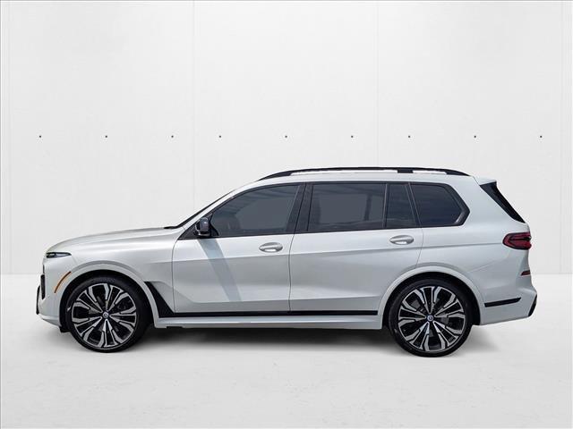 Photo of 2023 Mineral White Metallic BMW X7