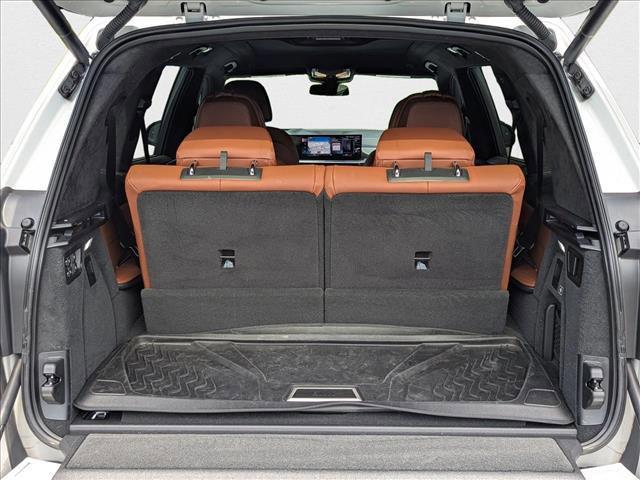 Photo of 2023 Mineral White Metallic BMW X7