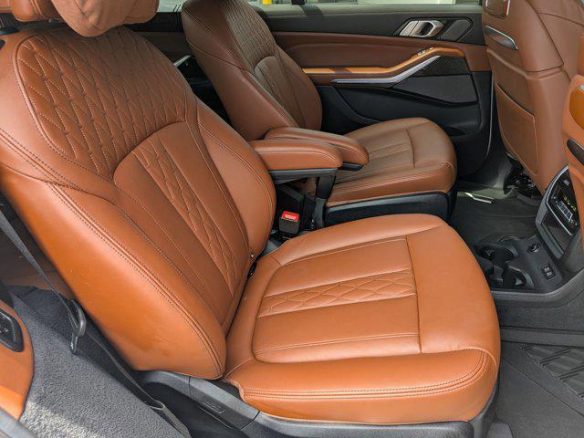 Photo of 2023 Mineral White Metallic BMW X7
