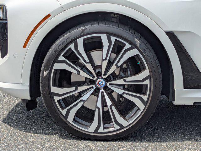 Photo of 2023 Mineral White Metallic BMW X7
