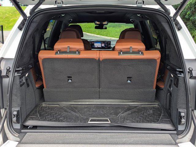 Photo of 2023 Mineral White Metallic BMW X7