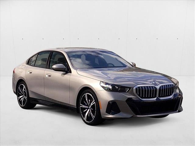 Photo of 2025 Oxide Grey Metallic BMW 530