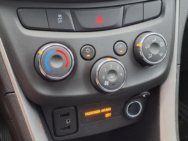 Photo of 2022 Summit White Chevrolet Trax