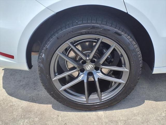 Photo of 2024 White Porsche Macan