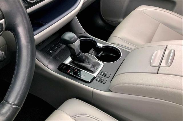 Photo of 2019 Celestial Silver Metallic Toyota Highlander