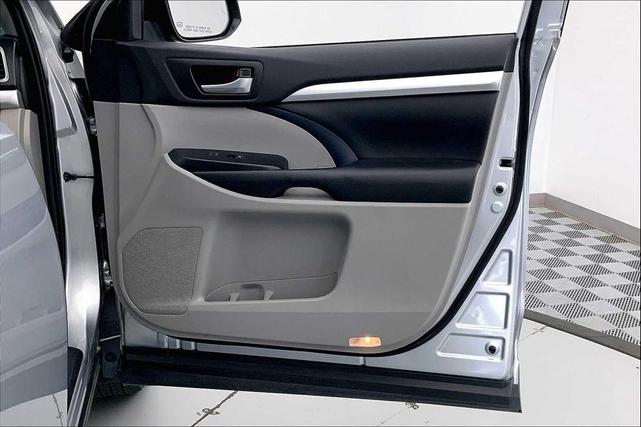 Photo of 2019 Celestial Silver Metallic Toyota Highlander