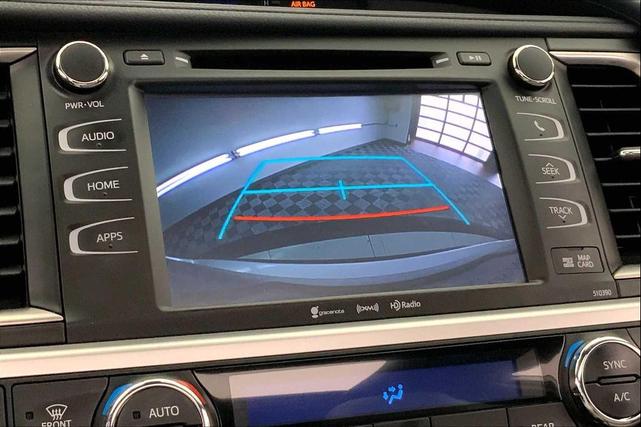 Photo of 2019 Celestial Silver Metallic Toyota Highlander