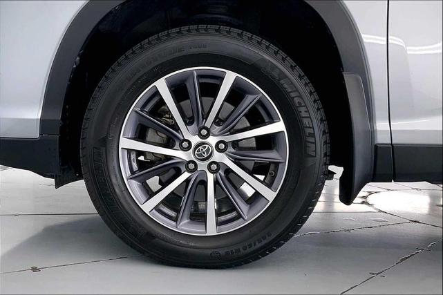 Photo of 2019 Celestial Silver Metallic Toyota Highlander