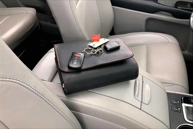 Photo of 2019 Celestial Silver Metallic Toyota Highlander