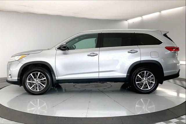 Photo of 2019 Celestial Silver Metallic Toyota Highlander