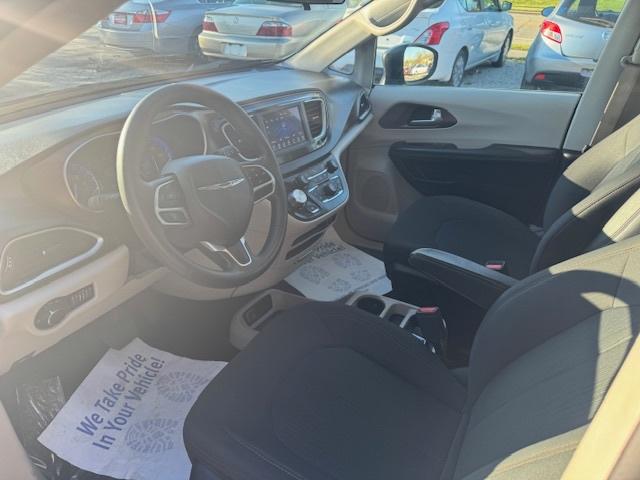 Photo of 2018 gray Chrysler Pacifica
