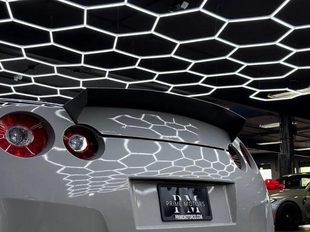 Photo of 2009 Super Silver 3-Coat Metallic Nissan GT-R