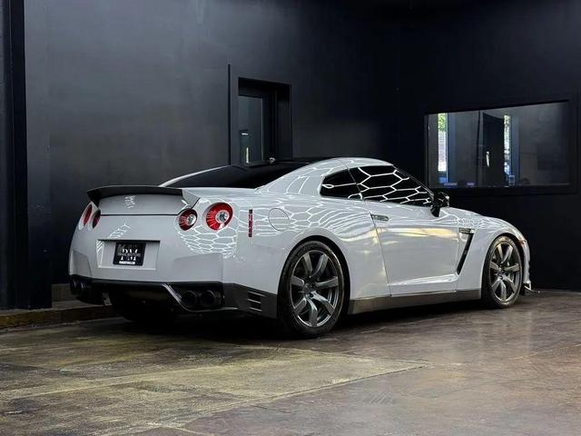 Photo of 2009 Super Silver 3-Coat Metallic Nissan GT-R