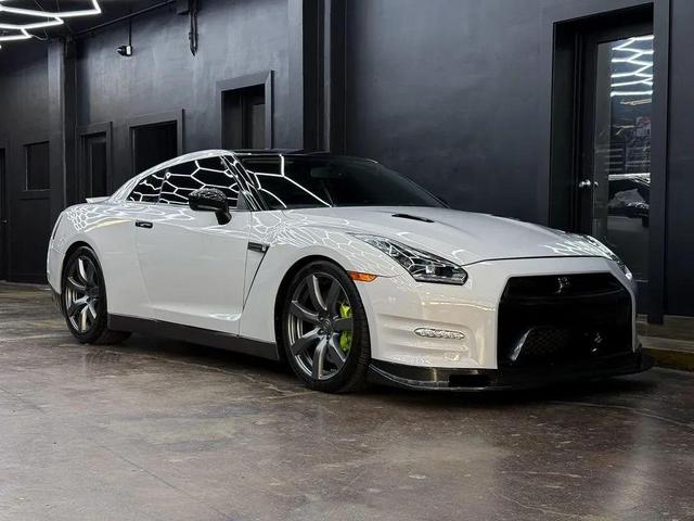Photo of 2009 Super Silver 3-Coat Metallic Nissan GT-R