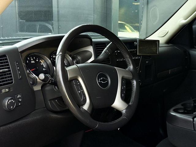 Photo of 2012 Silver Ice Metallic Chevrolet Silverado 1500