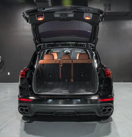 Photo of 2018 Moonlight Blue Metallic Porsche Cayenne