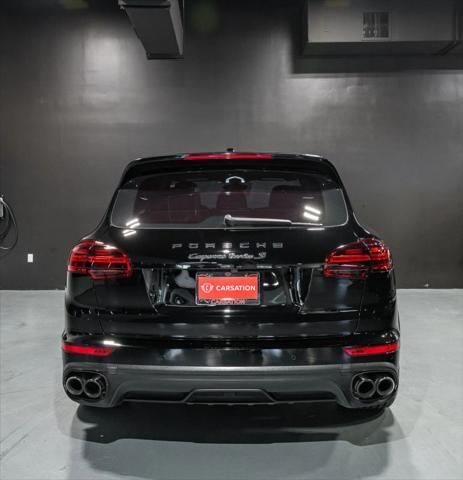 Photo of 2018 Moonlight Blue Metallic Porsche Cayenne