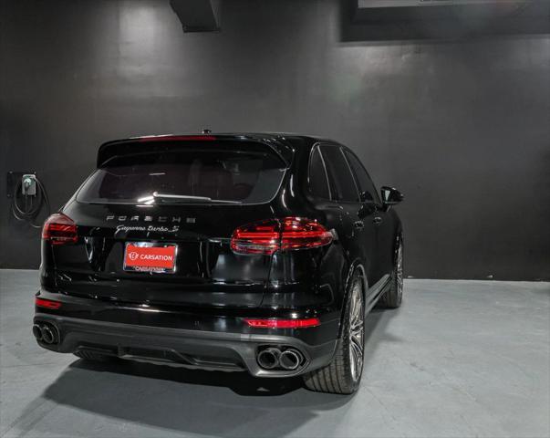Photo of 2018 Moonlight Blue Metallic Porsche Cayenne