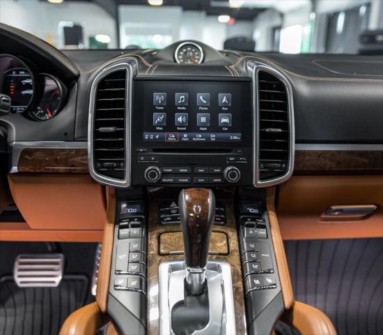 Photo of 2018 Moonlight Blue Metallic Porsche Cayenne