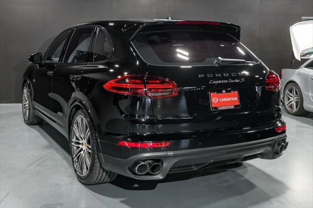 Photo of 2018 Moonlight Blue Metallic Porsche Cayenne