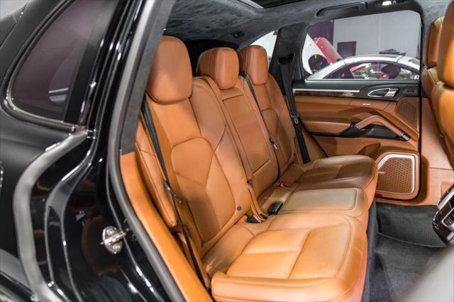 Photo of 2018 Moonlight Blue Metallic Porsche Cayenne