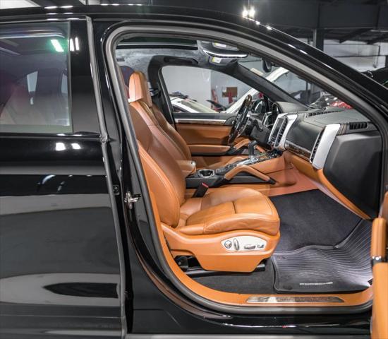 Photo of 2018 Moonlight Blue Metallic Porsche Cayenne