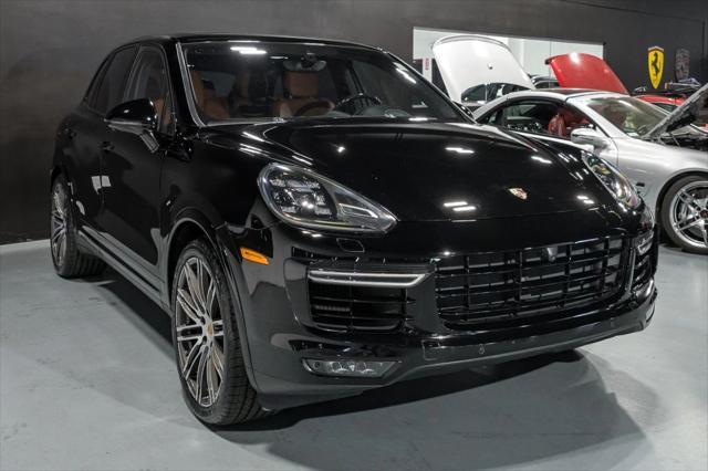 Photo of 2018 Moonlight Blue Metallic Porsche Cayenne